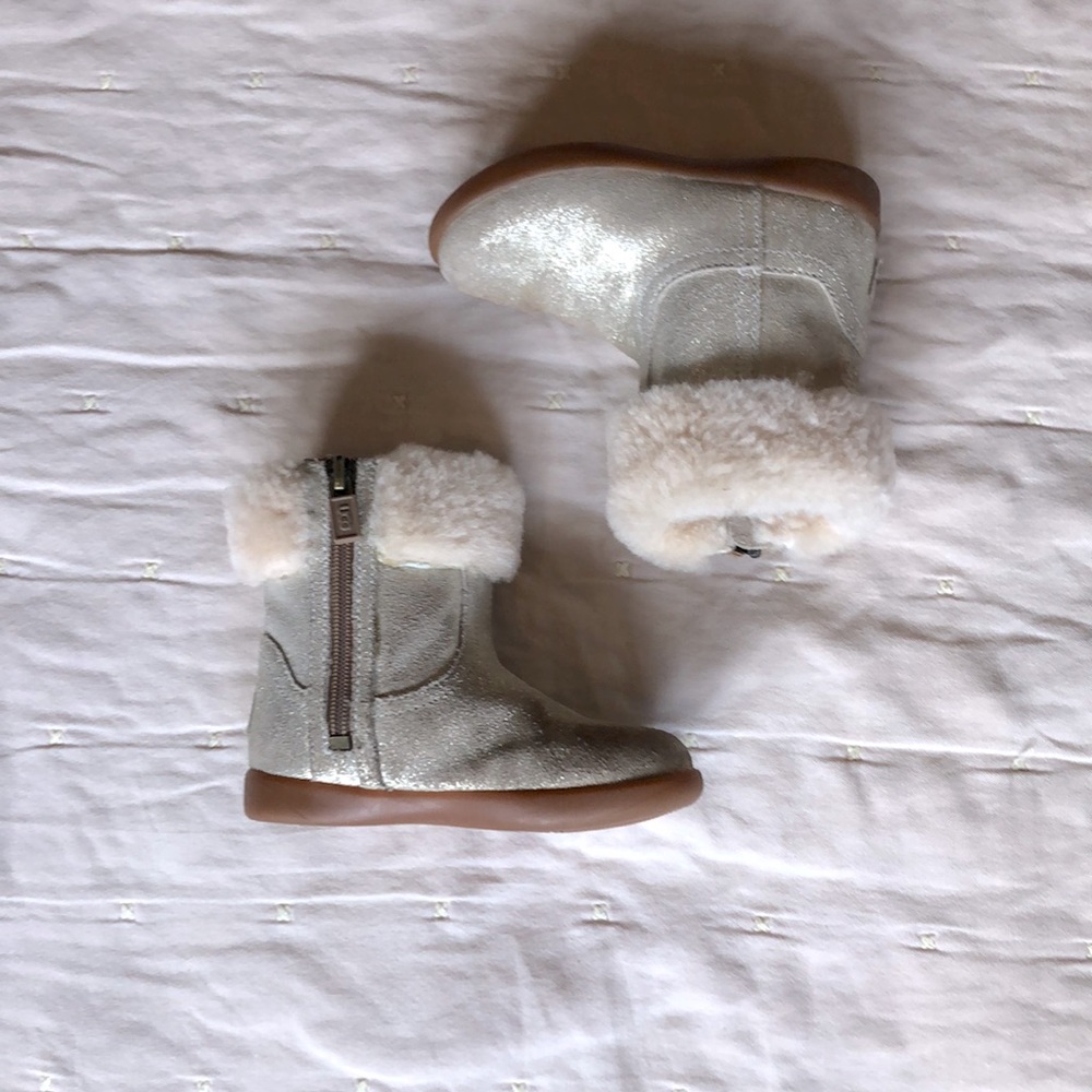 Ugg baby girl boot baby/toddler size 7